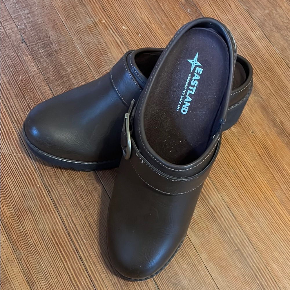 Eastland Women’s Brown Leather Clogs